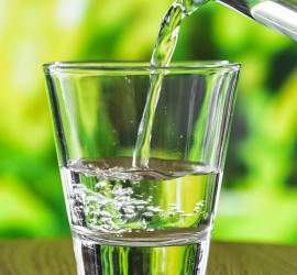 ACQUA: Tutte le qualità di un elisir di salute senza tempo.