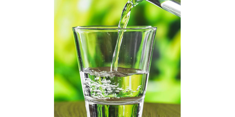 ACQUA: Tutte le qualità di un elisir di salute senza tempo.